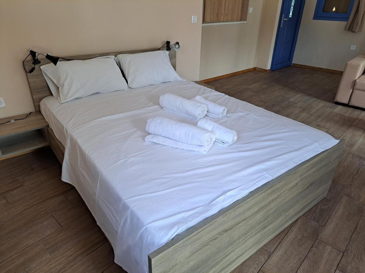 Blue Moon Apartment Agia Efimia Exterior foto